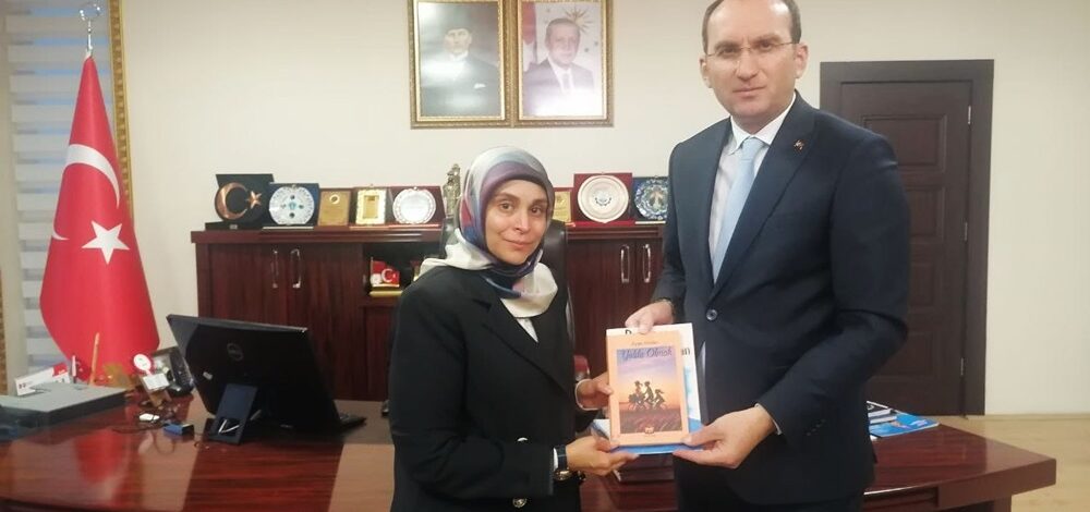 Yarpuz Edebiyat Dergisi Yazarı, Şair Ayşe Arslan’dan Kaymakam Sarıdoğan’a ziyaret.